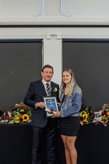 Horowhenua-Youth-Excellence-Scholarships-2022-Emma-Zussino-Academia-1.jpg