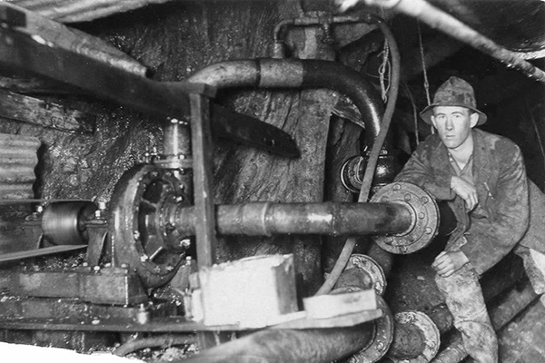 MWT-Man-_unidentified_-at-waterpump-in-No_2-Tunnel_-3-May-1923-original_BW.jpg