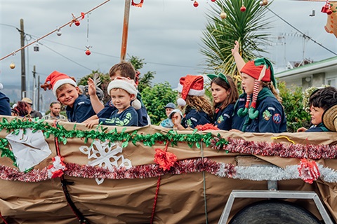 xmas parade 24-17.jpg