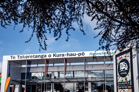 Te Takeretanga o Kura-hau-pō Visitor Information thumbnail image.